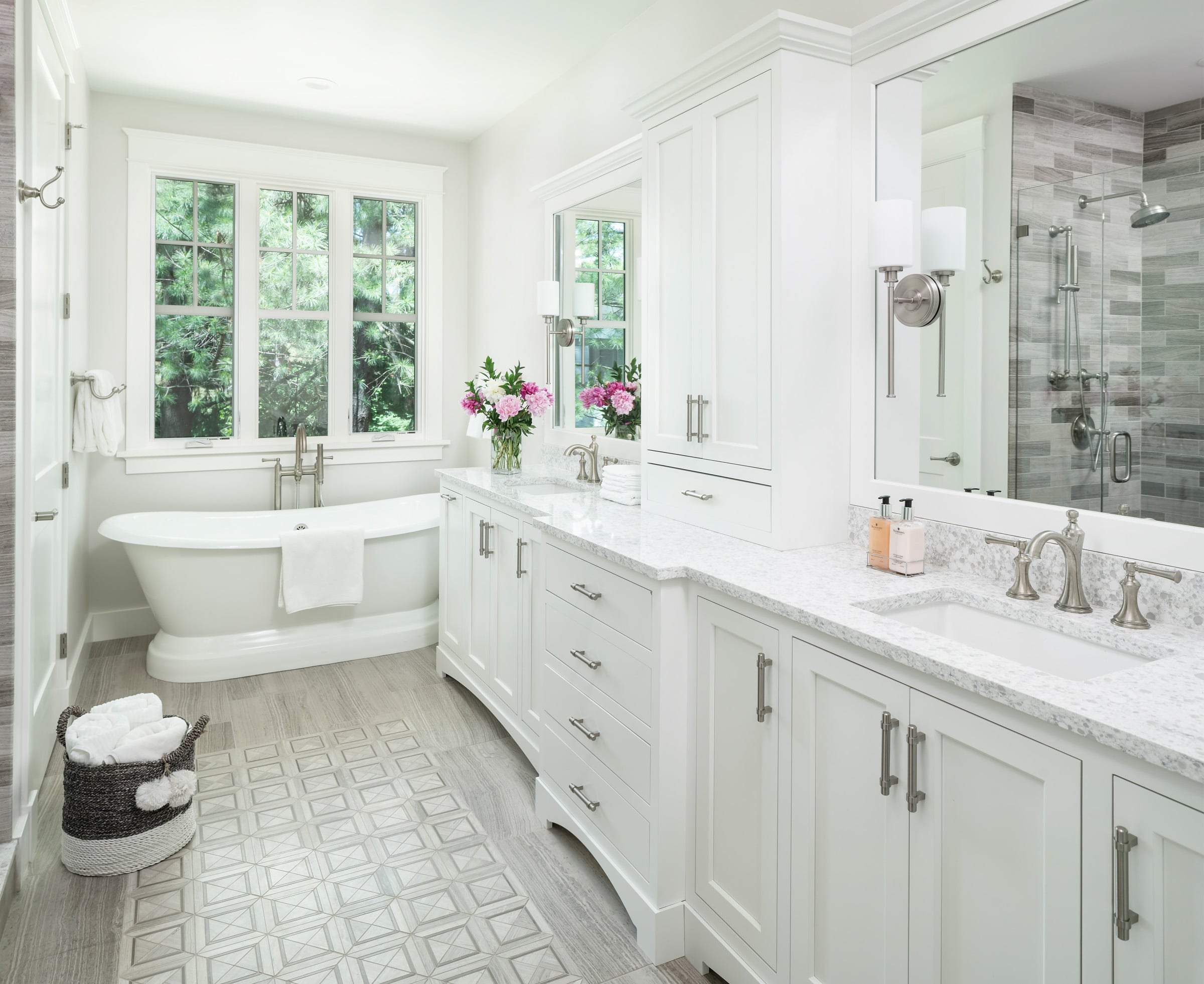 Baño remodelado por Line Construction
